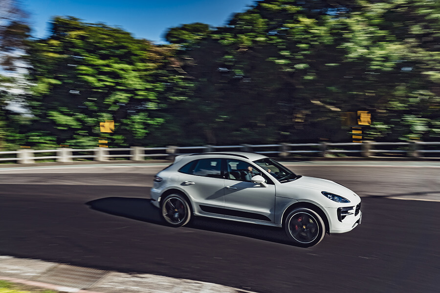 我一直都跟大家強調,掛上GTS名牌的系列,都是最該買的保時捷。