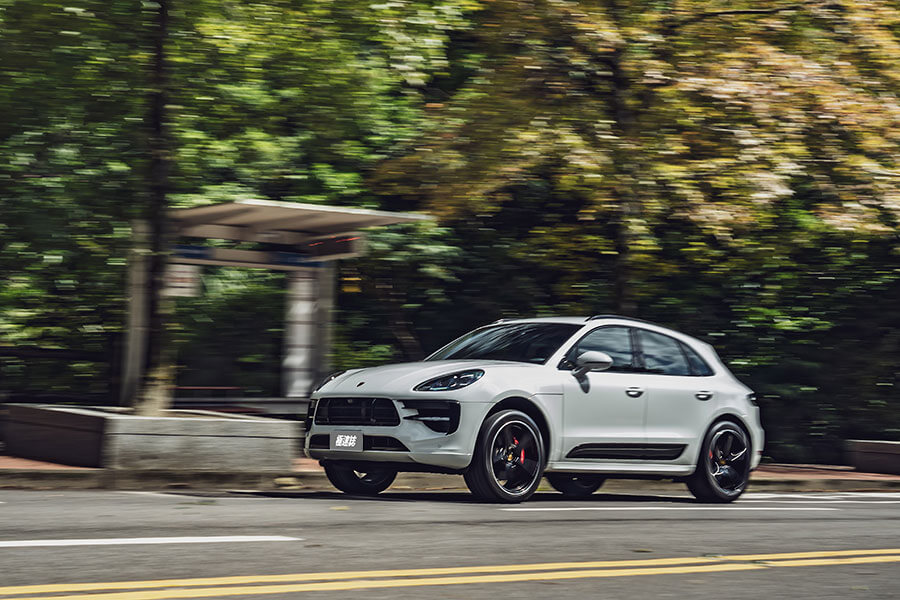 我一直都跟大家強調,掛上GTS名牌的系列,都是最該買的保時捷。