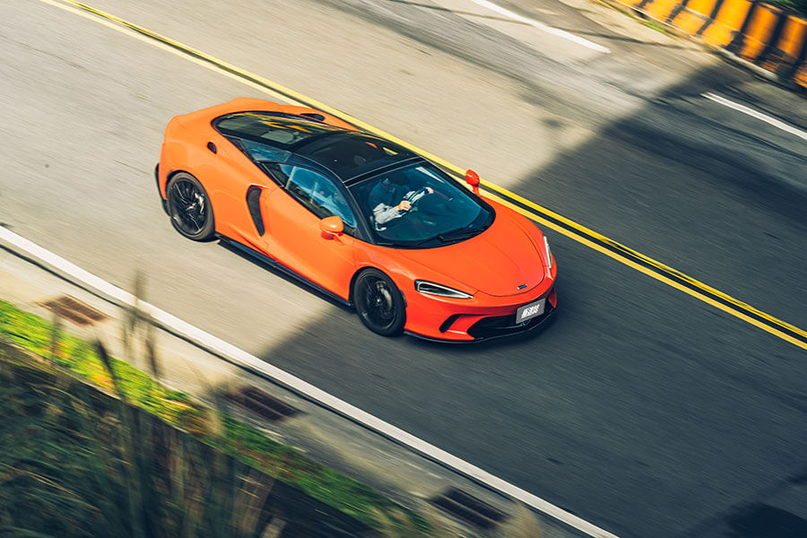 它不是麥拉倫首度嘗試的「GT」跑車,或許第一次成果不如預期,既然如此那就來第二次吧,有請New GT。