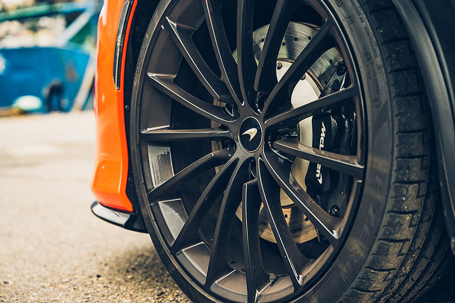 它不是麥拉倫首度嘗試的「GT」跑車,或許第一次成果不如預期,既然如此那就來第二次吧,有請New GT。