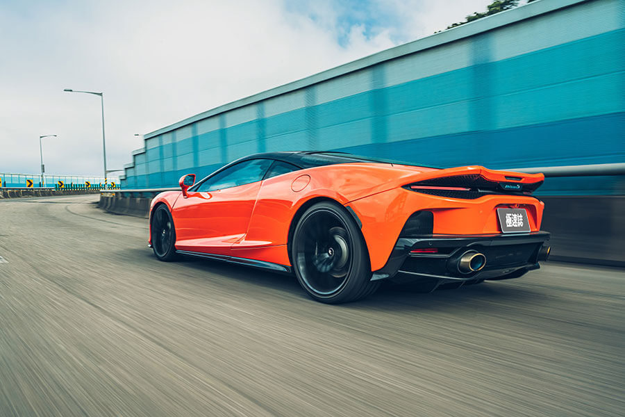 它不是麥拉倫首度嘗試的「GT」跑車,或許第一次成果不如預期,既然如此那就來第二次吧,有請New GT。