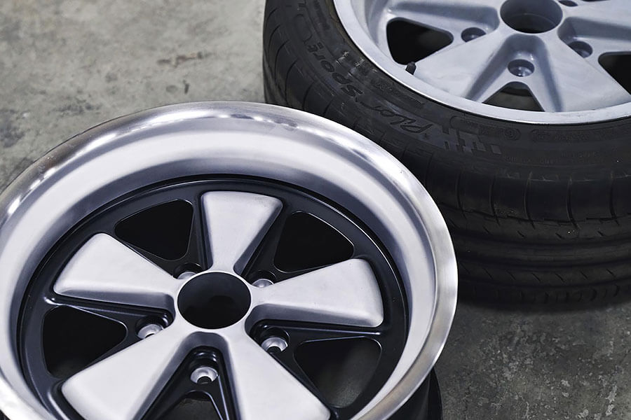 TG和Singer持續發酵的愛情故事現已暴升五個檔,也是時候登堂入室拜會他們的新廠房。