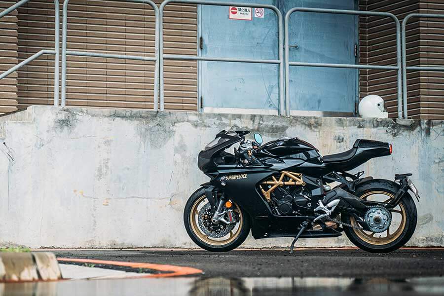 你知道嗎?當義大利人幫一部車冠上超級快的名字時,就真的無須懷疑它真的很快這件事了。