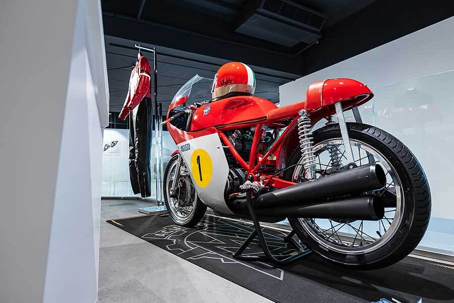 你知道嗎?當義大利人幫一部車冠上超級快的名字時,就真的無須懷疑它真的很快這件事了。