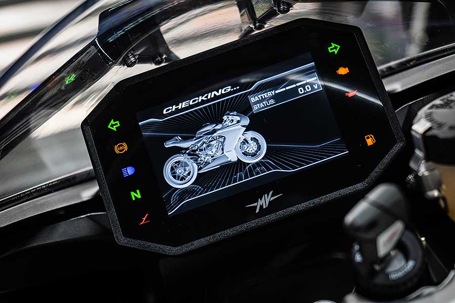 你知道嗎?當義大利人幫一部車冠上超級快的名字時,就真的無須懷疑它真的很快這件事了。