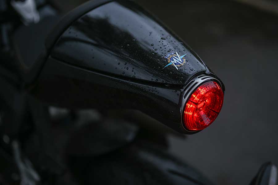 你知道嗎?當義大利人幫一部車冠上超級快的名字時,就真的無須懷疑它真的很快這件事了。