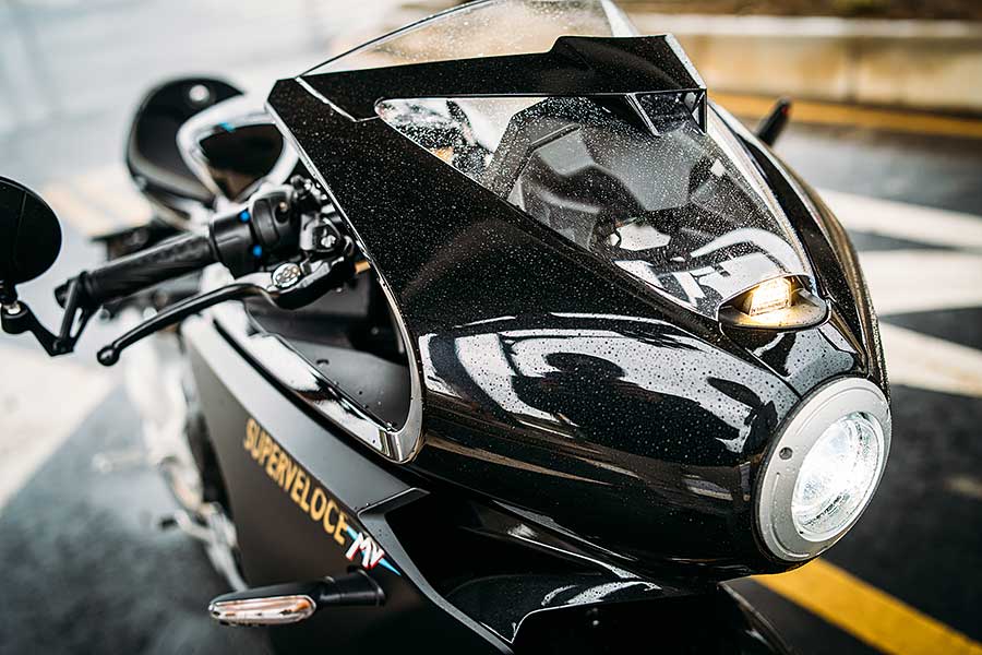 你知道嗎?當義大利人幫一部車冠上超級快的名字時,就真的無須懷疑它真的很快這件事了。