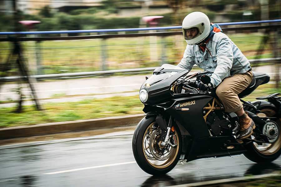 你知道嗎?當義大利人幫一部車冠上超級快的名字時,就真的無須懷疑它真的很快這件事了。