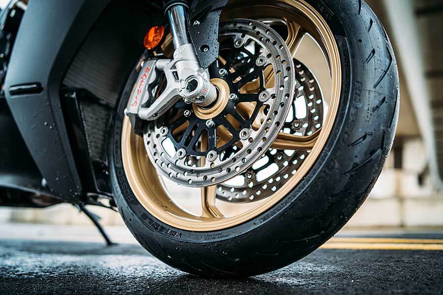 你知道嗎?當義大利人幫一部車冠上超級快的名字時,就真的無須懷疑它真的很快這件事了。