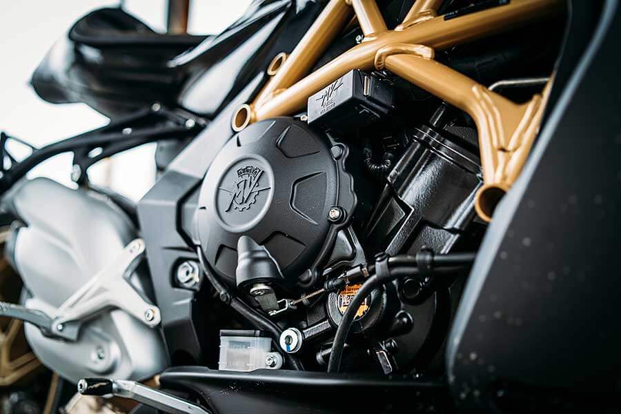 你知道嗎?當義大利人幫一部車冠上超級快的名字時,就真的無須懷疑它真的很快這件事了。