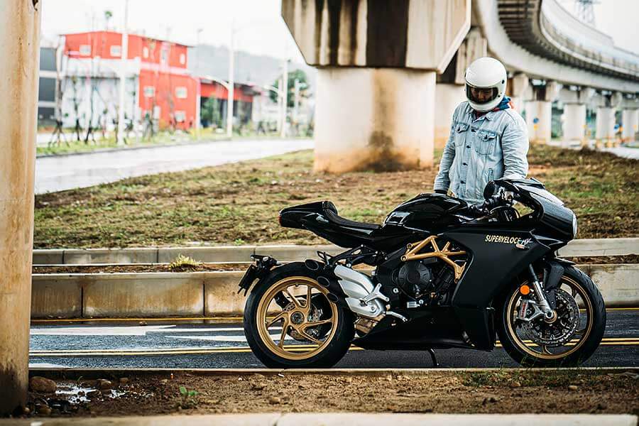 你知道嗎?當義大利人幫一部車冠上超級快的名字時,就真的無須懷疑它真的很快這件事了。