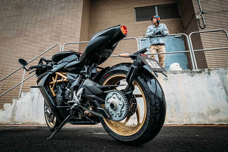 你知道嗎?當義大利人幫一部車冠上超級快的名字時,就真的無須懷疑它真的很快這件事了。