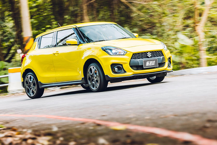 你看看它全身鮮黃套裝,一副就像那隻會發出十萬伏特寵物的主人座駕,而且真的會放電吶。