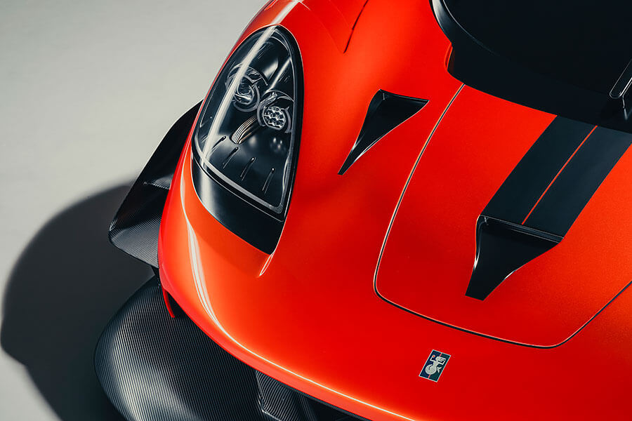 超跑橫行的年代,不來一輛賽道專用版本當然說不過去,各位有請GMA T.50s Niki Lauda。