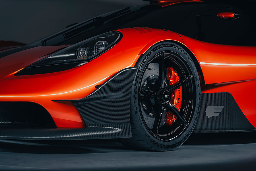 超跑橫行的年代,不來一輛賽道專用版本當然說不過去,各位有請GMA T.50s Niki Lauda。