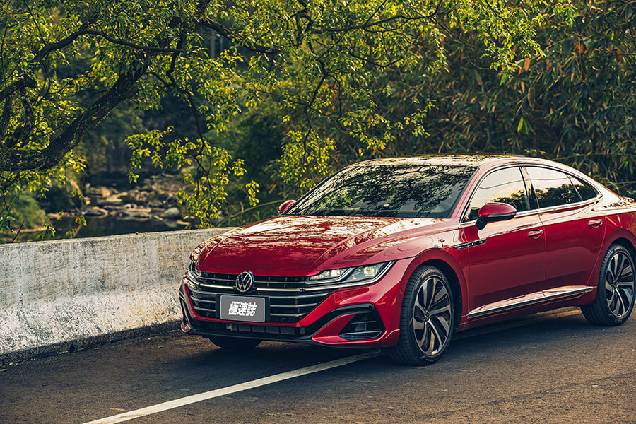 馬步扎得夠穩,功夫自然了得。