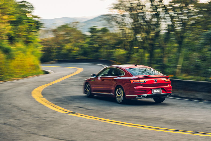 馬步扎得夠穩,功夫自然了得。