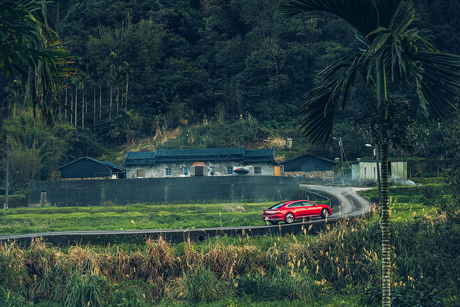 馬步扎得夠穩,功夫自然了得。