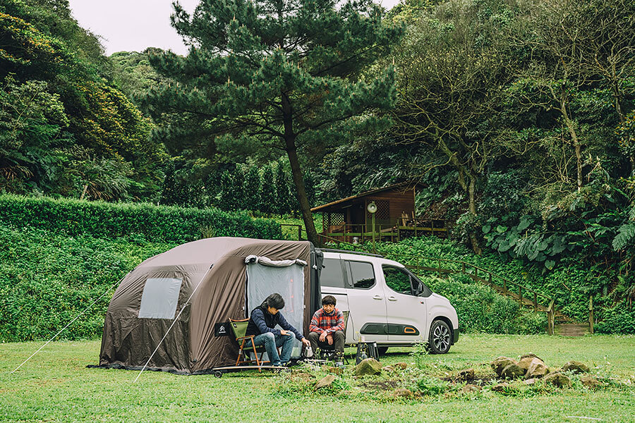 出門露營,最麻煩的就是搭帳與收帳等事項,光是接好營帳支架就可能讓露營之旅以叫罵聲揭開序曲。