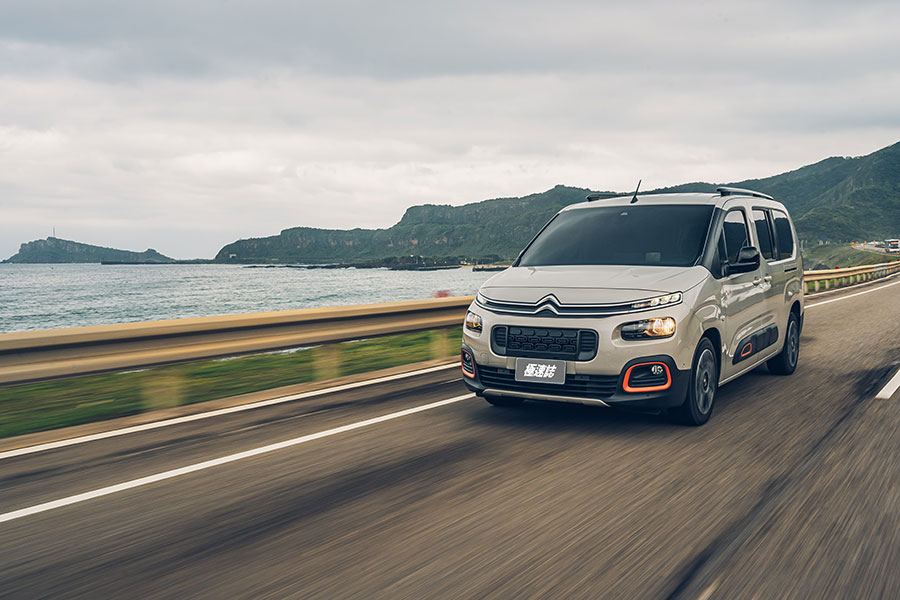 出門露營,最麻煩的就是搭帳與收帳等事項,光是接好營帳支架就可能讓露營之旅以叫罵聲揭開序曲。