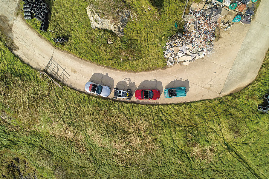 它們也許不敵威爾斯的躁狂天氣,但太陽公公既已露面,該輪到哪一部敞篷車大出風頭呢?
