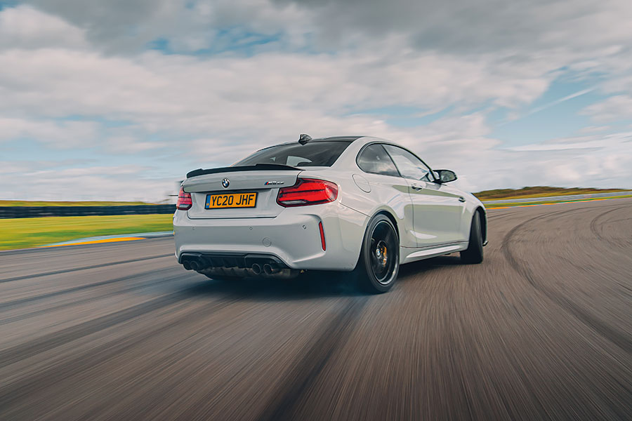 經過多番試招打了幾次甜甜圈轉和一兩場爭論後,我們終於篩選出五大高手,現在輪到Harris從中挑選出冠軍人馬。