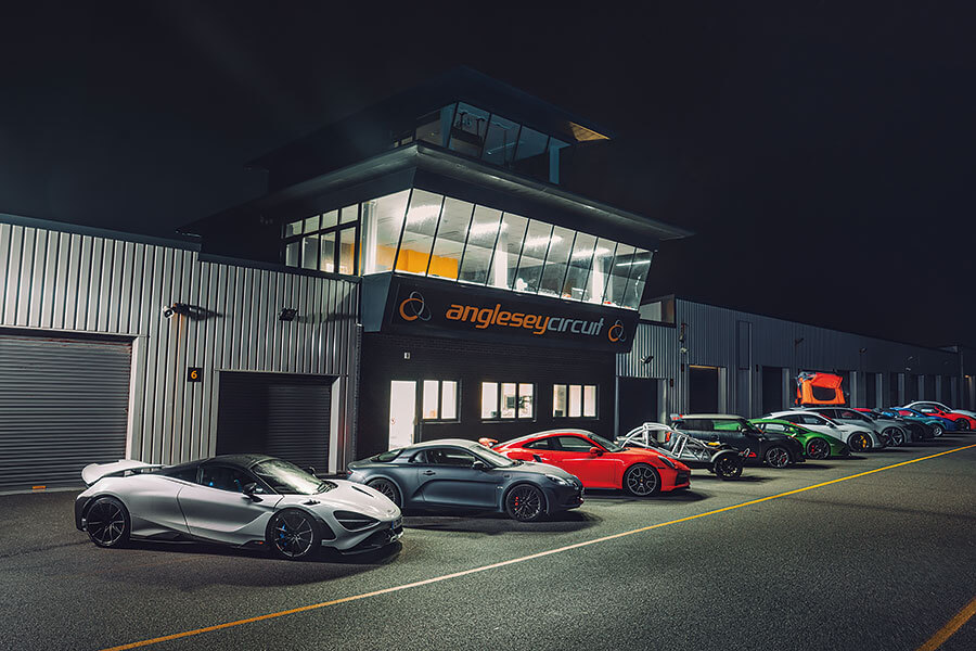 經過多番試招打了幾次甜甜圈轉和一兩場爭論後,我們終於篩選出五大高手,現在輪到Harris從中挑選出冠軍人馬。