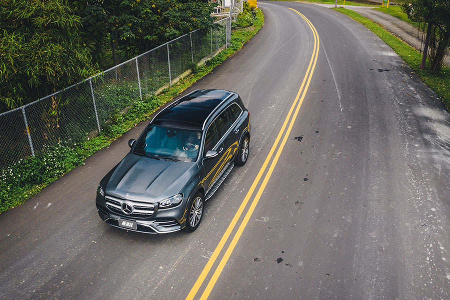 老實說GLS在台灣已經發表超過一年,前段時間倒也是顯得有些陌生,不過最近也趁著邁巴赫版本的到來而熱鬧一波。