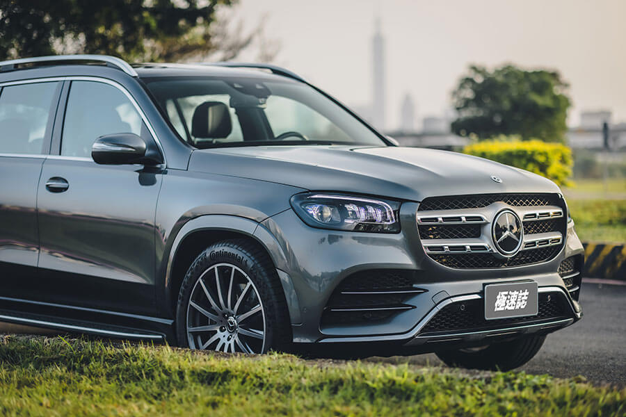 老實說GLS在台灣已經發表超過一年,前段時間倒也是顯得有些陌生,不過最近也趁著邁巴赫版本的到來而熱鬧一波。