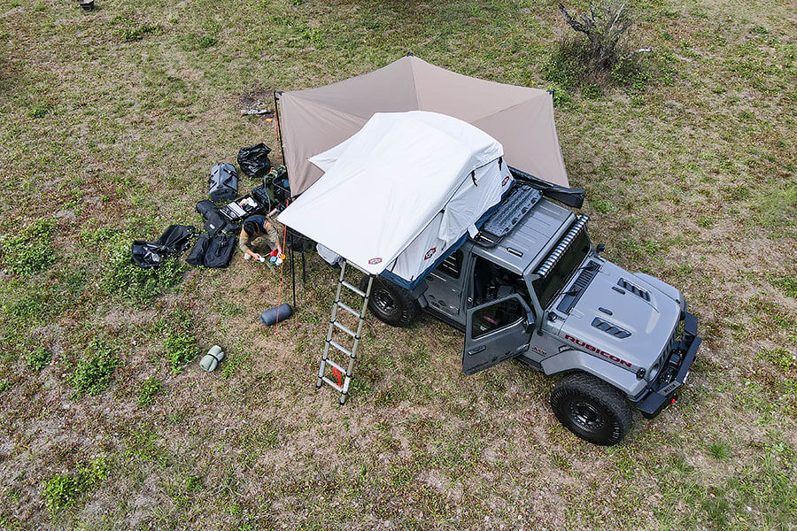 有人喜歡在家煮飯,有人喜歡鋪著墊子在草皮上野餐,也有人樂於開著深入荒野埋鍋造飯,奇怪嗎?一點也不……。