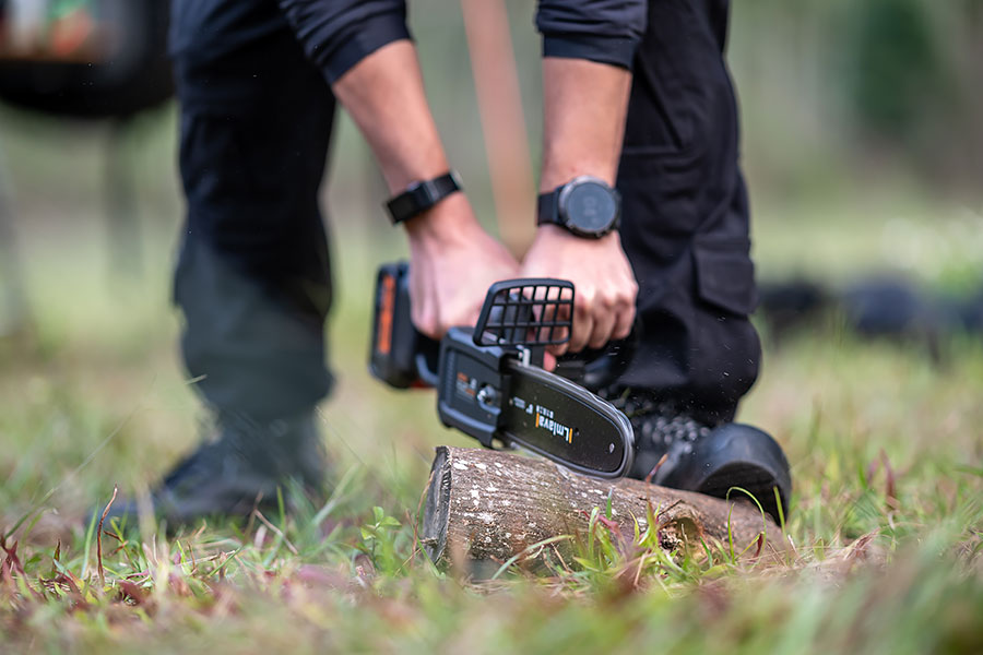 有人喜歡在家煮飯，有人喜歡鋪著墊子在草皮上野餐，也有人樂於開著深入荒野埋鍋造飯，奇怪嗎？一點也不……。