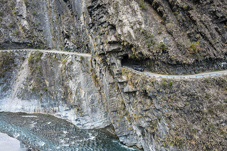 有人喜歡在家煮飯，有人喜歡鋪著墊子在草皮上野餐，也有人樂於開著深入荒野埋鍋造飯，奇怪嗎？一點也不……。