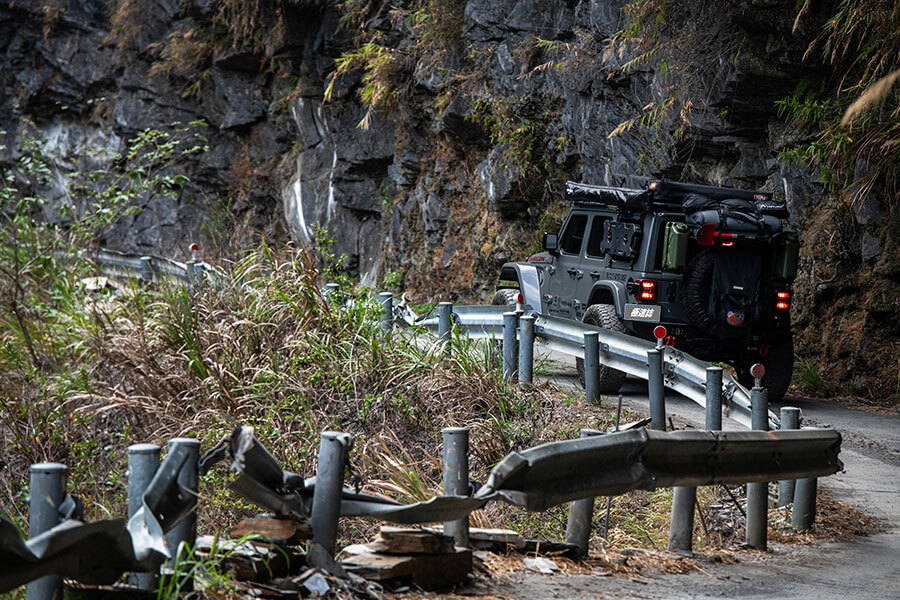 有人喜歡在家煮飯,有人喜歡鋪著墊子在草皮上野餐,也有人樂於開著深入荒野埋鍋造飯,奇怪嗎?一點也不……。