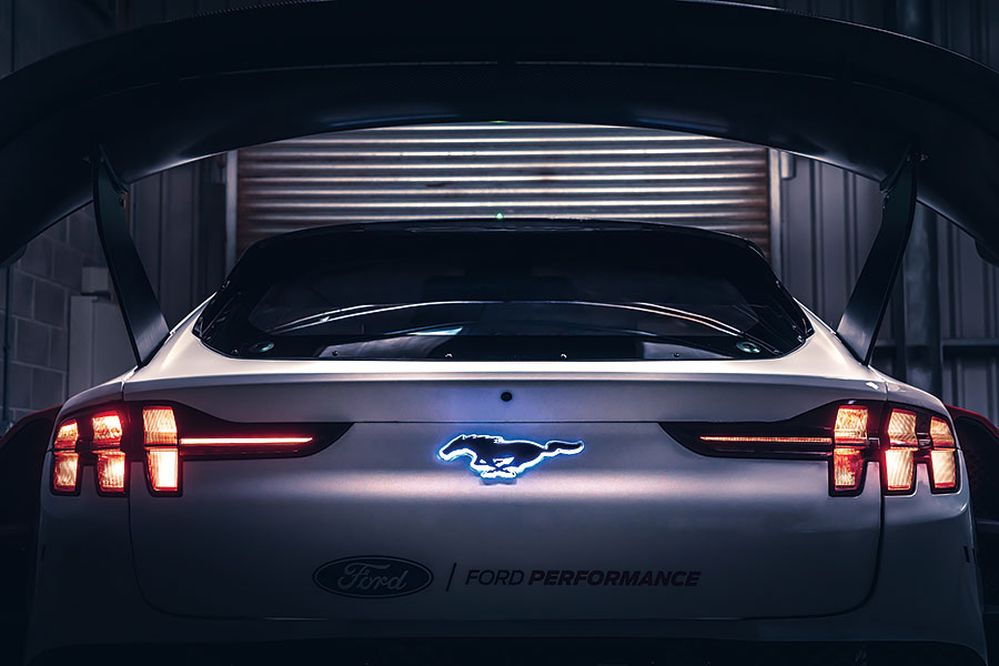 七個電動馬達傍身的1,400hp純種快馬,再加1,000kg下壓力和飄移身手?這樣的SUV方合我輩法眼嗎?