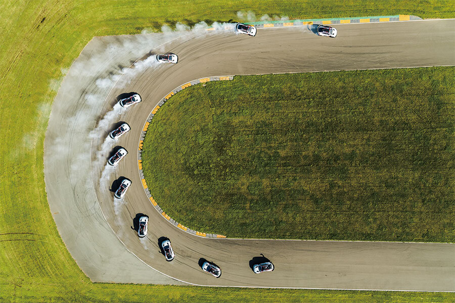 七個電動馬達傍身的1,400hp純種快馬,再加1,000kg下壓力和飄移身手?這樣的SUV方合我輩法眼嗎?