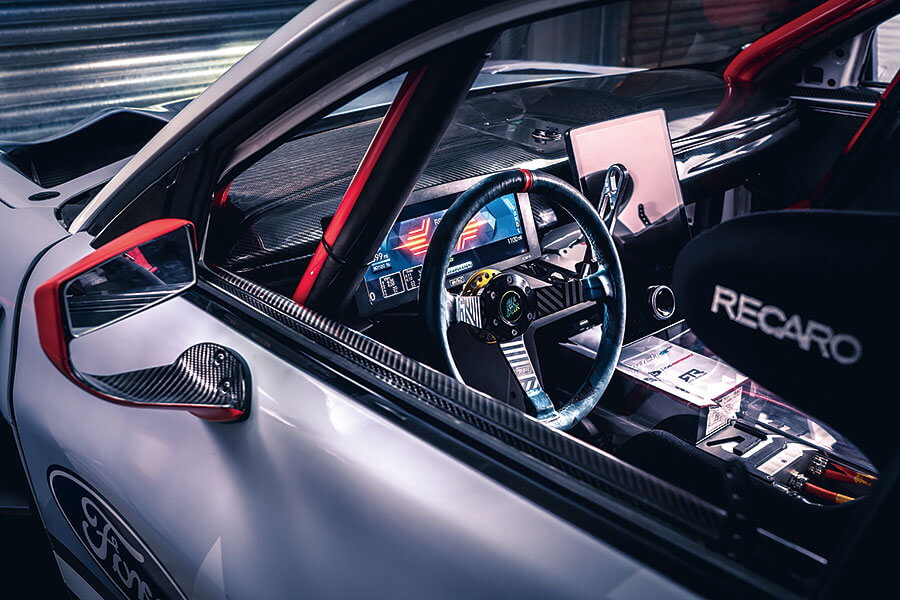 七個電動馬達傍身的1,400hp純種快馬,再加1,000kg下壓力和飄移身手?這樣的SUV方合我輩法眼嗎?