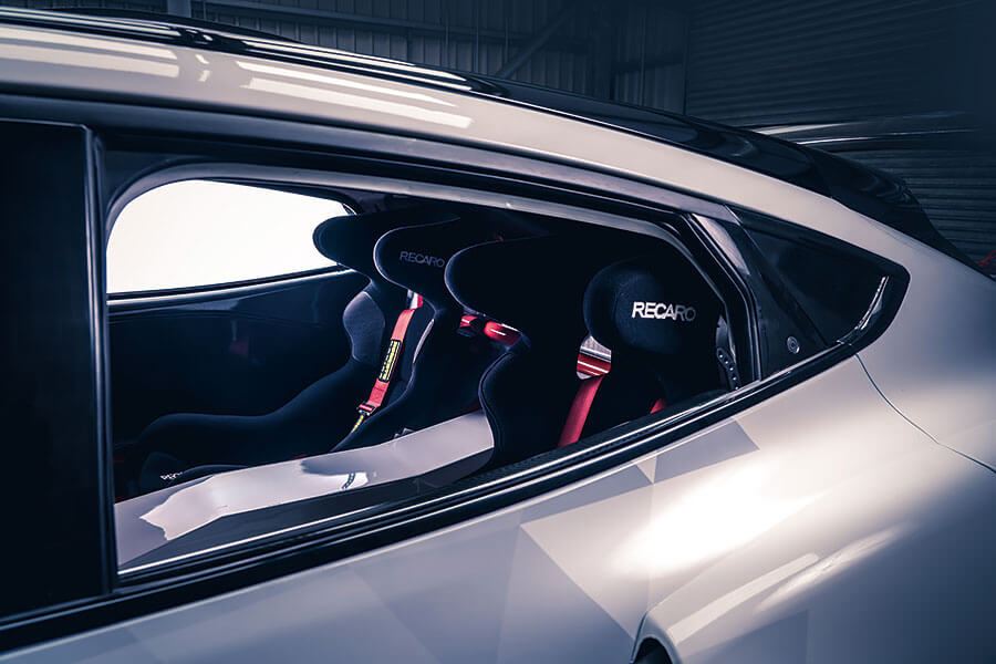 七個電動馬達傍身的1,400hp純種快馬,再加1,000kg下壓力和飄移身手?這樣的SUV方合我輩法眼嗎?