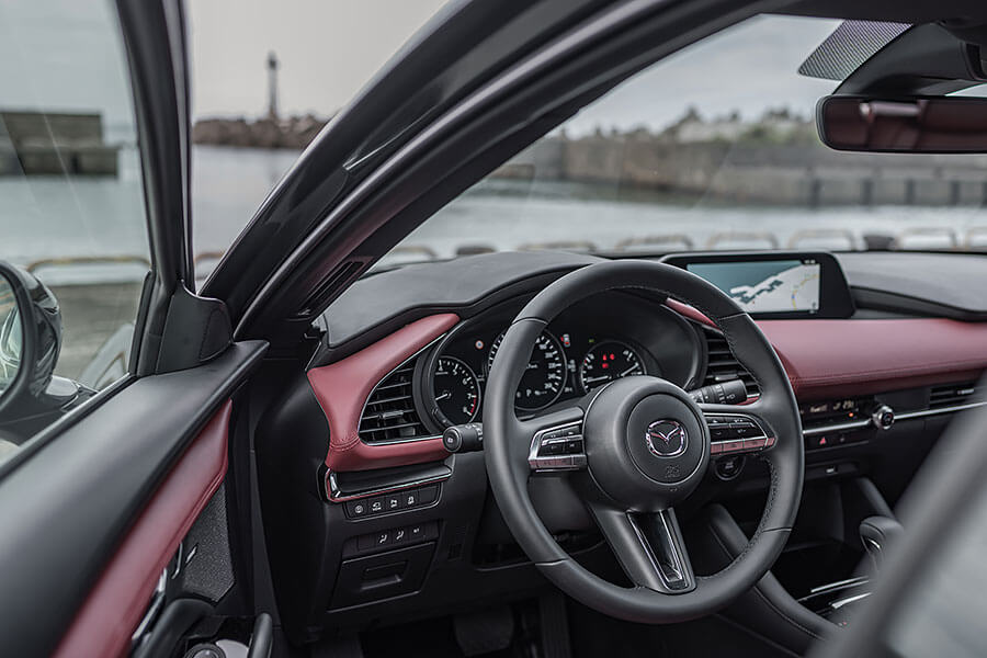 比起童話故事裡的白馬王子,現實世界裡的御鉄黑騎士更懂得如何擄獲人心。