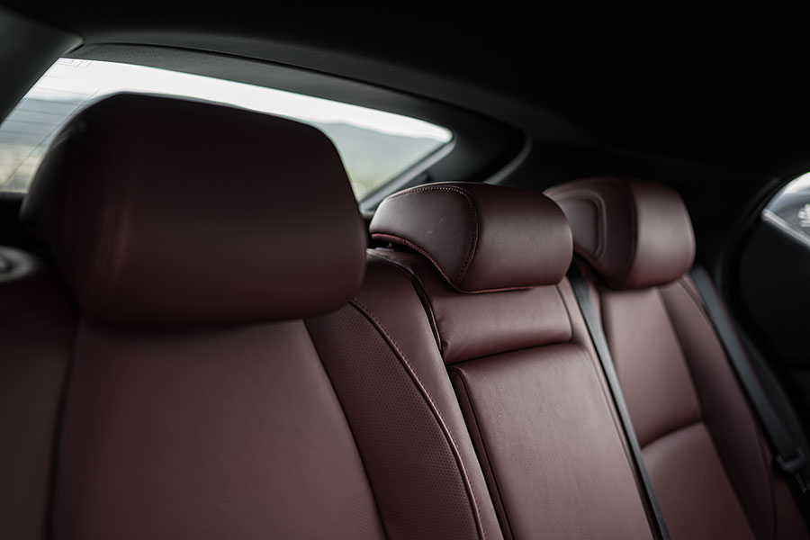 比起童話故事裡的白馬王子,現實世界裡的御鉄黑騎士更懂得如何擄獲人心。