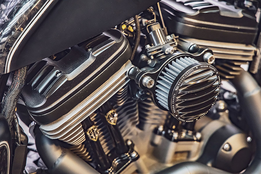 Rough Crafts這些年的成品並不少，每一輛皆為車主精心客制完成心中的那部帥氣模樣，這是客製化的優勢更具稀有獨特性。