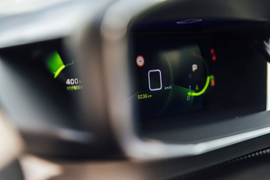 造出一等好車的寶獅2008,擁有亮麗外型及前衛科技使然,這更讓我輩更期待208那天的到來吶。