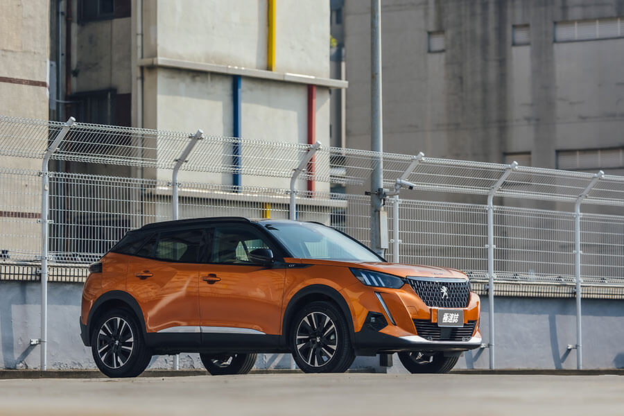 造出一等好車的寶獅2008,擁有亮麗外型及前衛科技使然,這更讓我輩更期待208那天的到來吶。