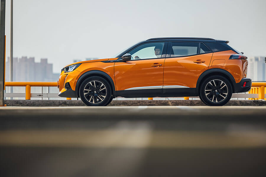 造出一等好車的寶獅2008,擁有亮麗外型及前衛科技使然,這更讓我輩更期待208那天的到來吶。