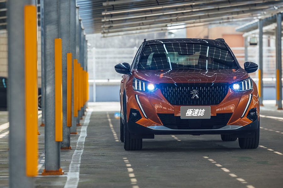 造出一等好車的寶獅2008,擁有亮麗外型及前衛科技使然,這更讓我輩更期待208那天的到來吶。