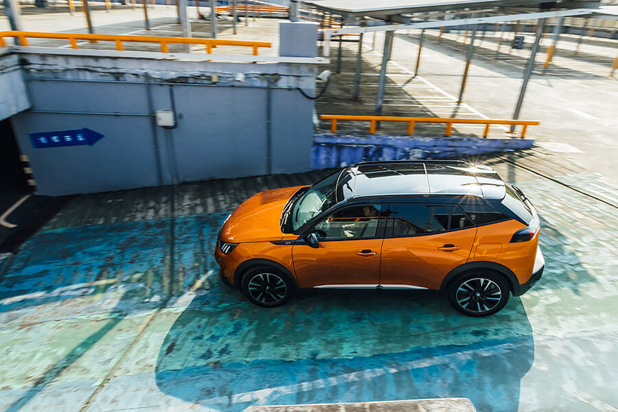 造出一等好車的寶獅2008,擁有亮麗外型及前衛科技使然,這更讓我輩更期待208那天的到來吶。