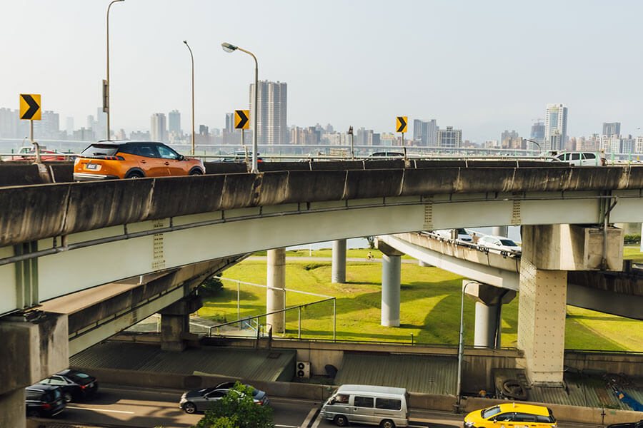 造出一等好車的寶獅2008,擁有亮麗外型及前衛科技使然,這更讓我輩更期待208那天的到來吶。