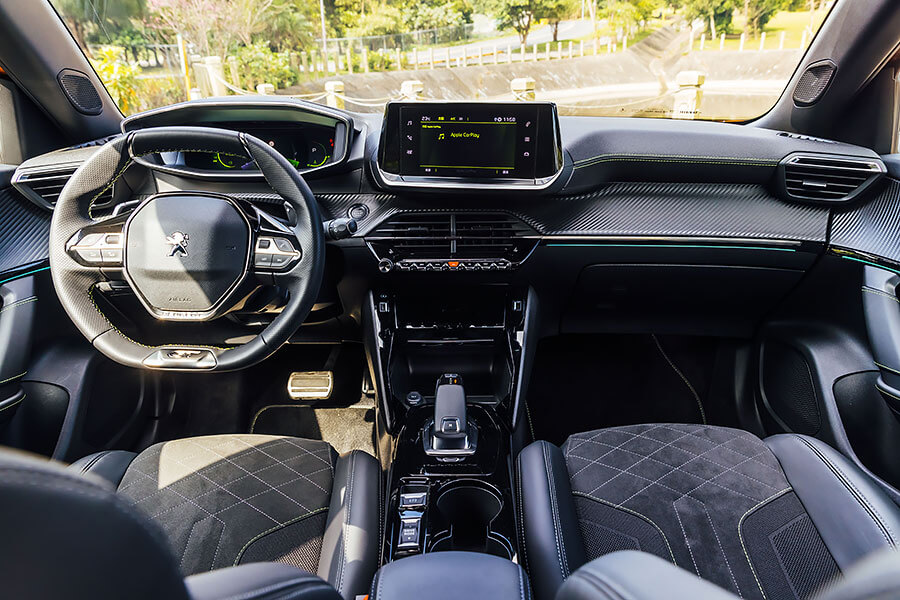 造出一等好車的寶獅2008,擁有亮麗外型及前衛科技使然,這更讓我輩更期待208那天的到來吶。