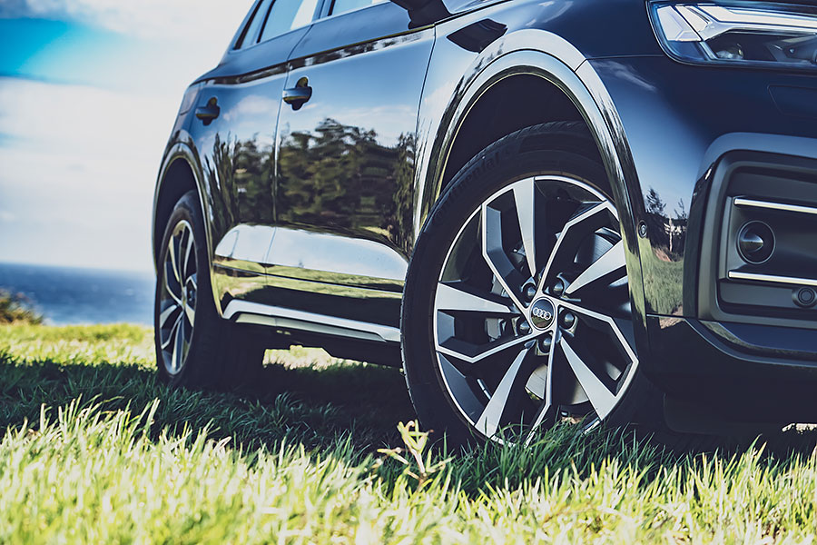 白淨氣質小生留上一圈絡腮鬍,史塔克風格那種。