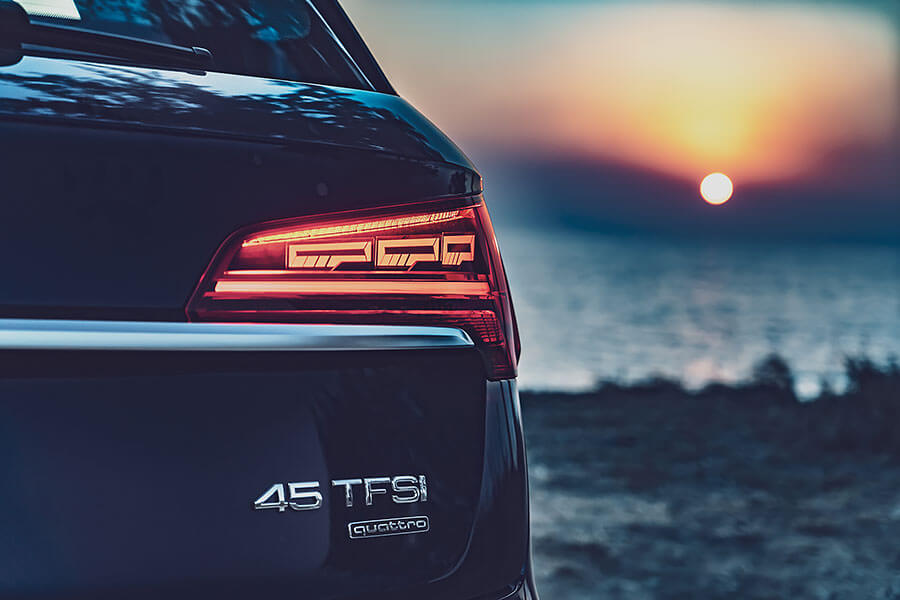 白淨氣質小生留上一圈絡腮鬍,史塔克風格那種。