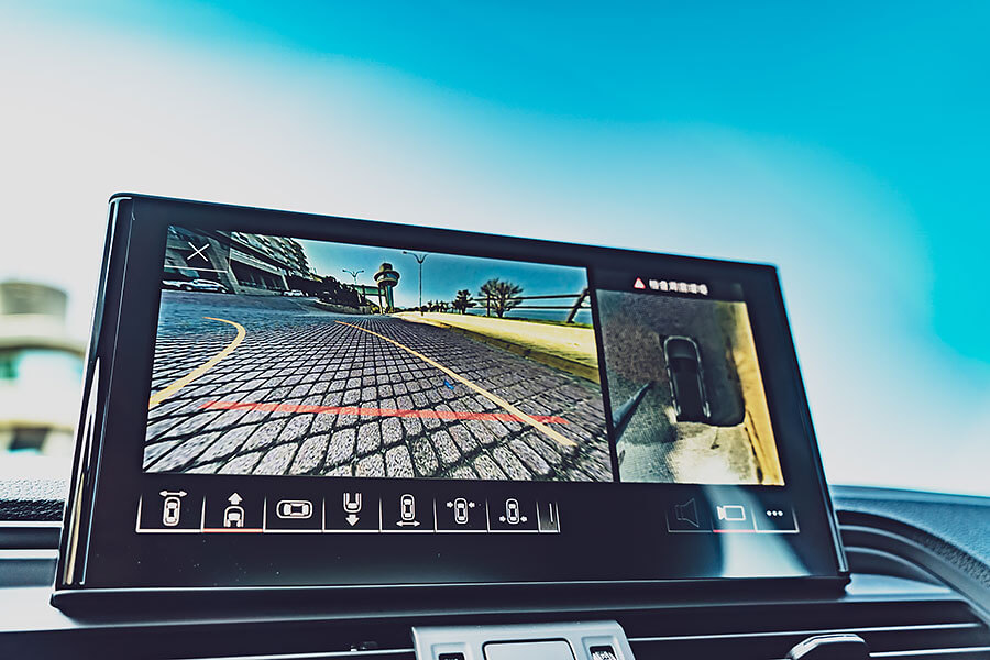 白淨氣質小生留上一圈絡腮鬍,史塔克風格那種。